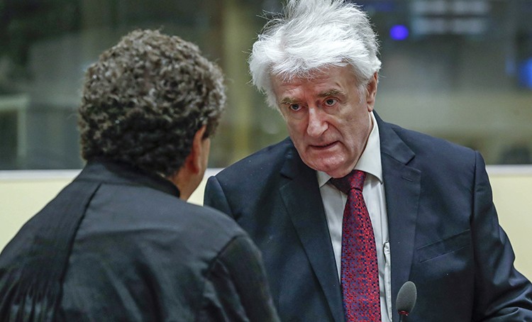 Karadžić je uhapšen u beogradskom gradskom autobusu na liniji 73 (Beta/Arhiva) Karadžić je uhapšen u beogradskom gradskom autobusu na liniji 73 (Beta/Arhiva)